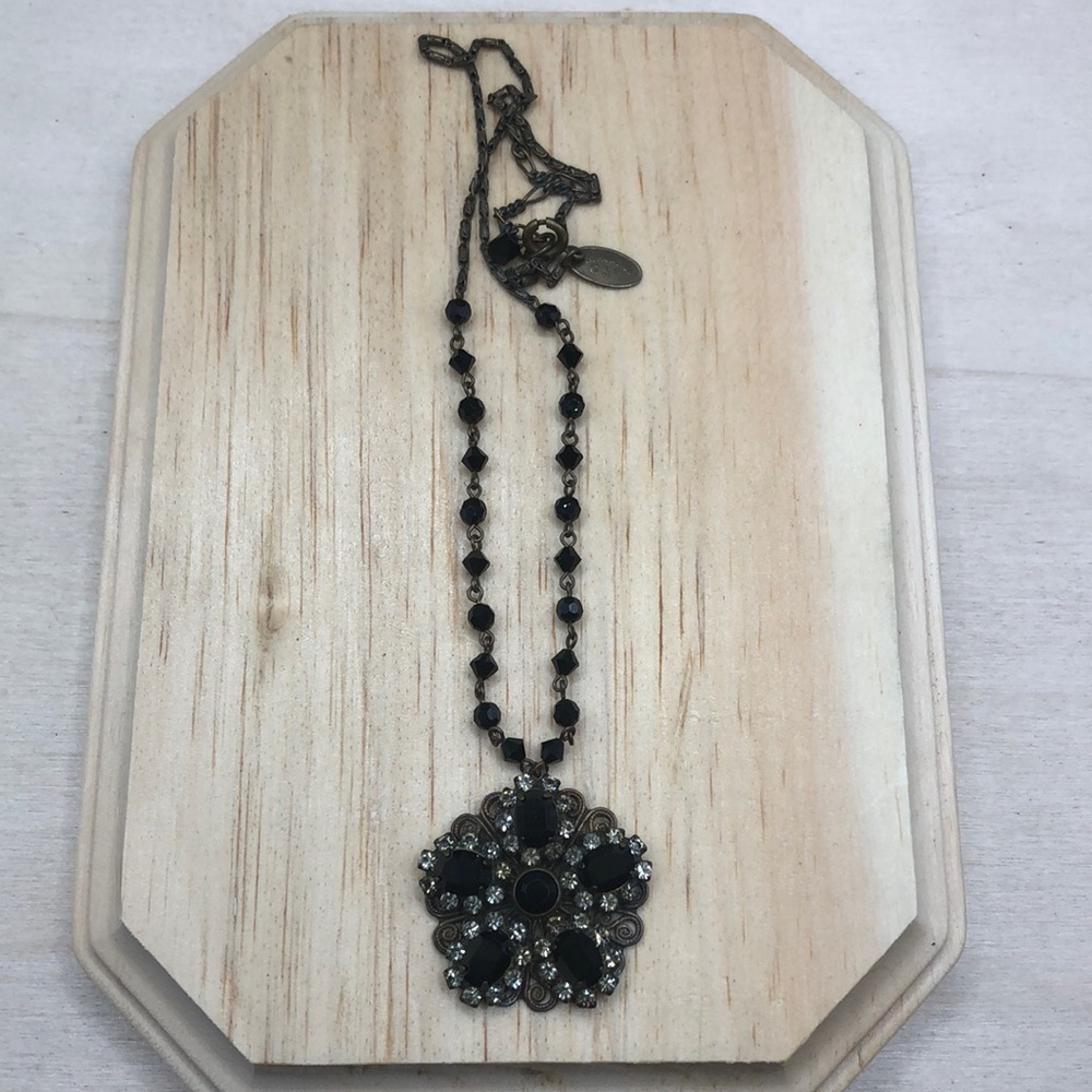 Vintage Liz Palacios dainty elegant black crystal medallion flower necklace. - Picture 1 of 9